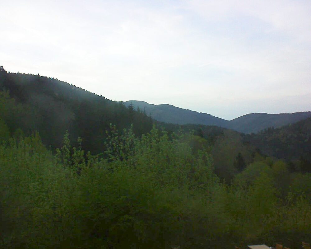 Le petit ballon vu depuis le Domaine Langmatt à Murbach le 14.04.2024 à 20:00 Le petit ballon (Alsace, Vosges) le 14.04.2024 à 20:00