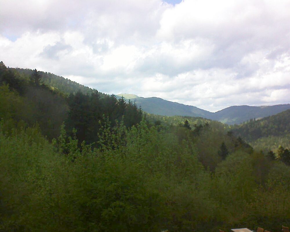 Le petit ballon vu depuis le Domaine Langmatt à Murbach le 15.04.2024 à 14:30 Le petit ballon (Alsace, Vosges) le 15.04.2024 à 14:30