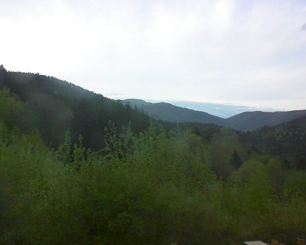 Le petit ballon vu depuis le Domaine Langmatt à Murbach le 15.04.2024 à 19:45 Le petit ballon (Alsace, Vosges) le 15.04.2024 à 19:45