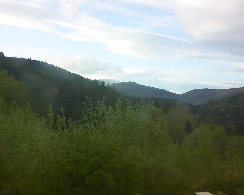 Le petit ballon vu depuis le Domaine Langmatt à Murbach le 17.04.2024 à 19:45 Le petit ballon (Alsace, Vosges) le 17.04.2024 à 19:45