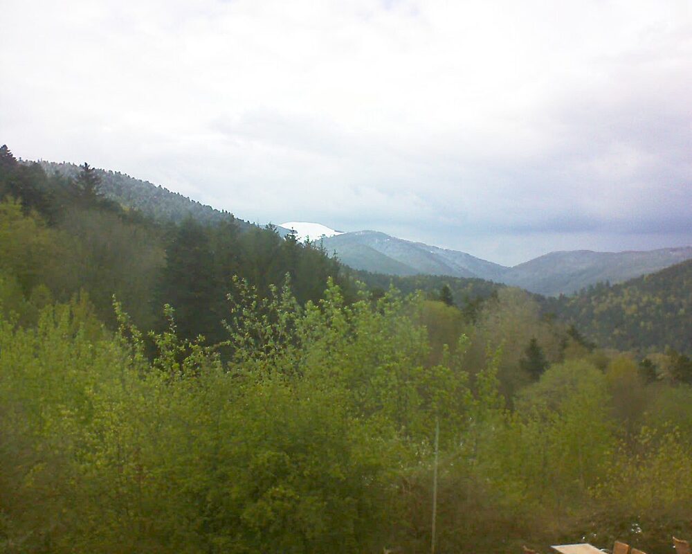 Le petit ballon vu depuis le Domaine Langmatt à Murbach le 22.04.2024 à 18:15 Le petit ballon (Alsace, Vosges) le 22.04.2024 à 18:15