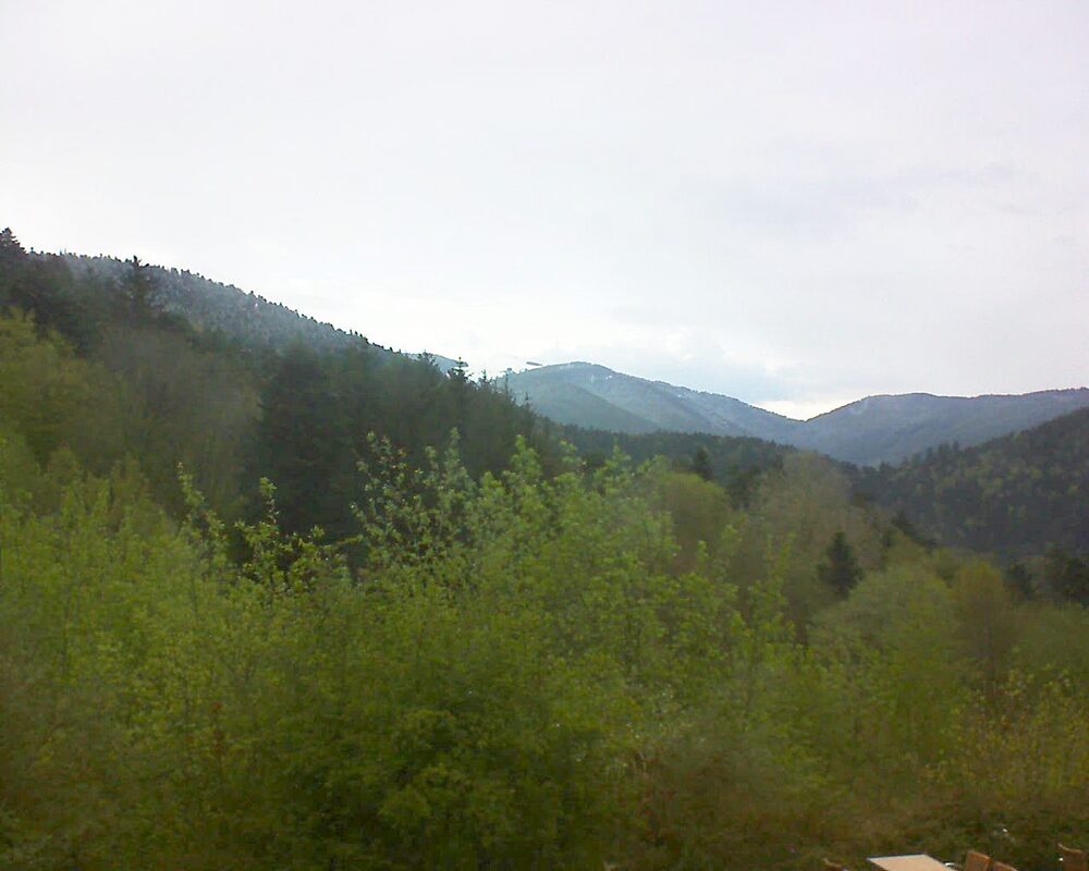 Le petit ballon vu depuis le Domaine Langmatt à Murbach le 22.04.2024 à 19:15 Le petit ballon (Alsace, Vosges) le 22.04.2024 à 19:15