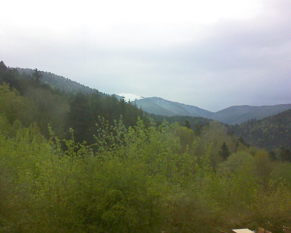 Le petit ballon vu depuis le Domaine Langmatt à Murbach le 22.04.2024 à 19:45 Le petit ballon (Alsace, Vosges) le 22.04.2024 à 19:45