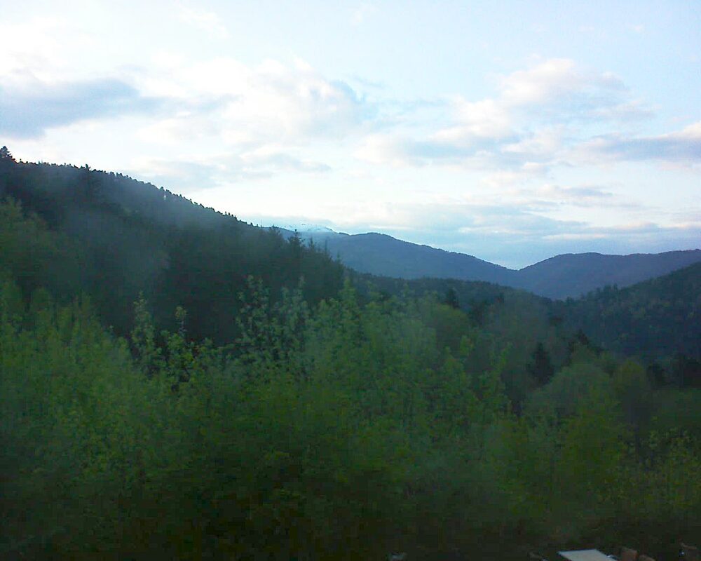 Le petit ballon vu depuis le Domaine Langmatt à Murbach le 23.04.2024 à 20:00 Le petit ballon (Alsace, Vosges) le 23.04.2024 à 20:00