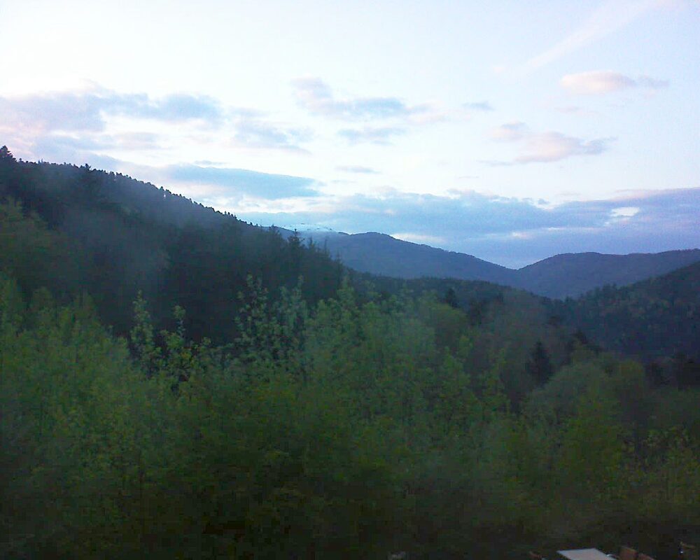 Le petit ballon vu depuis le Domaine Langmatt à Murbach le 23.04.2024 à 20:15 Le petit ballon (Alsace, Vosges) le 23.04.2024 à 20:15
