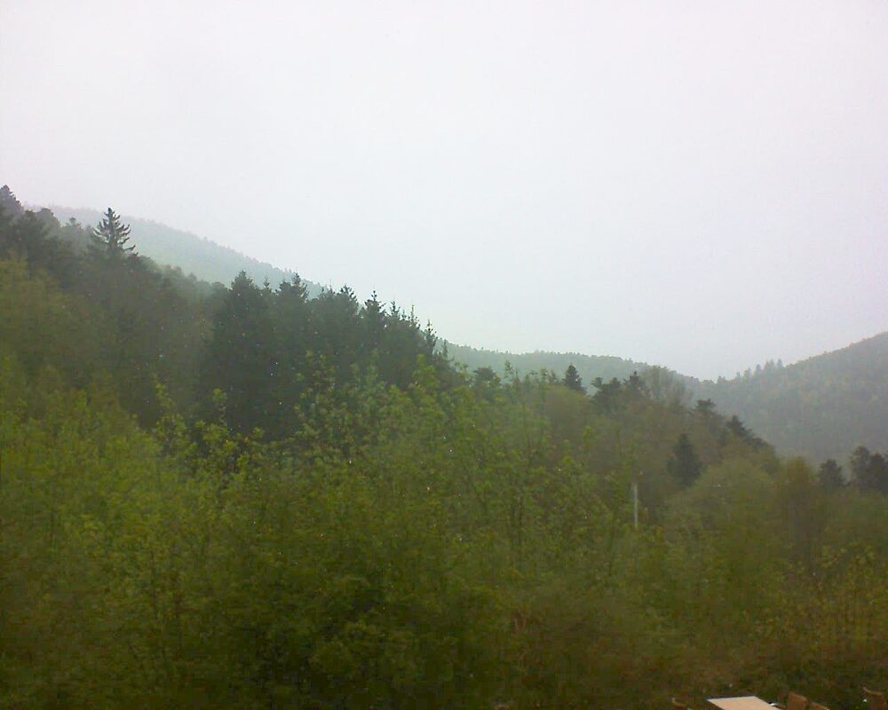 Le petit ballon vu depuis le Domaine Langmatt à Murbach le 24.04.2024 à 16:45 Le petit ballon (Alsace, Vosges) le 24.04.2024 à 16:45