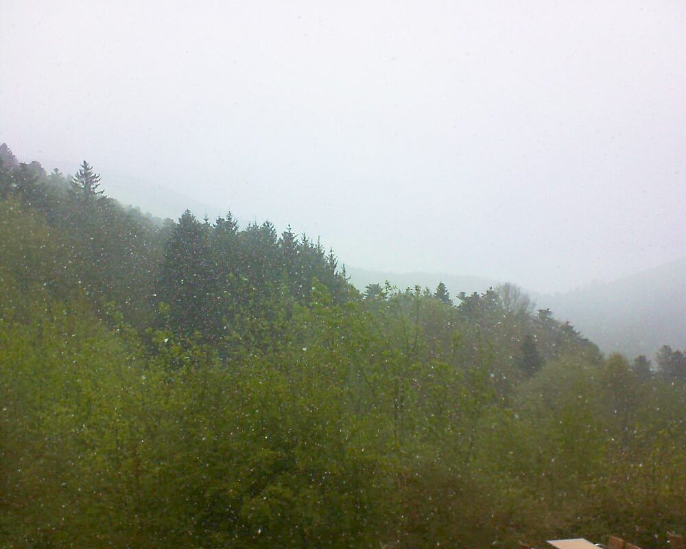 Le petit ballon vu depuis le Domaine Langmatt à Murbach le 24.04.2024 à 17:15 Le petit ballon (Alsace, Vosges) le 24.04.2024 à 17:15