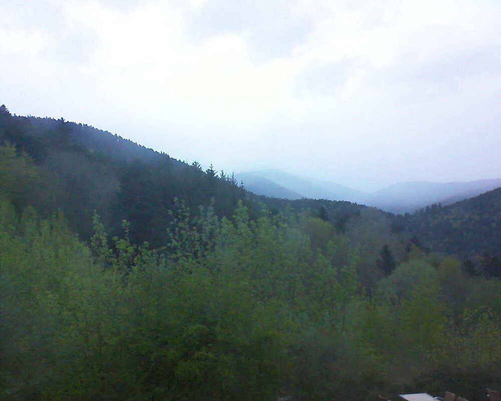 Le petit ballon vu depuis le Domaine Langmatt à Murbach le 24.04.2024 à 19:45 Le petit ballon (Alsace, Vosges) le 24.04.2024 à 19:45