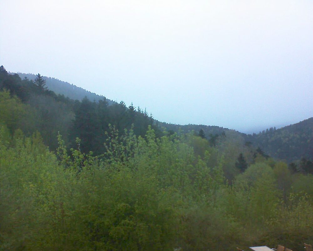 Le petit ballon vu depuis le Domaine Langmatt à Murbach le 24.04.2024 à 20:00 Le petit ballon (Alsace, Vosges) le 24.04.2024 à 20:00