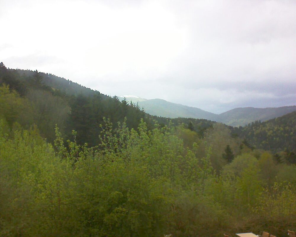 Le petit ballon vu depuis le Domaine Langmatt à Murbach le 26.04.2024 à 17:00 Le petit ballon (Alsace, Vosges) le 26.04.2024 à 17:00