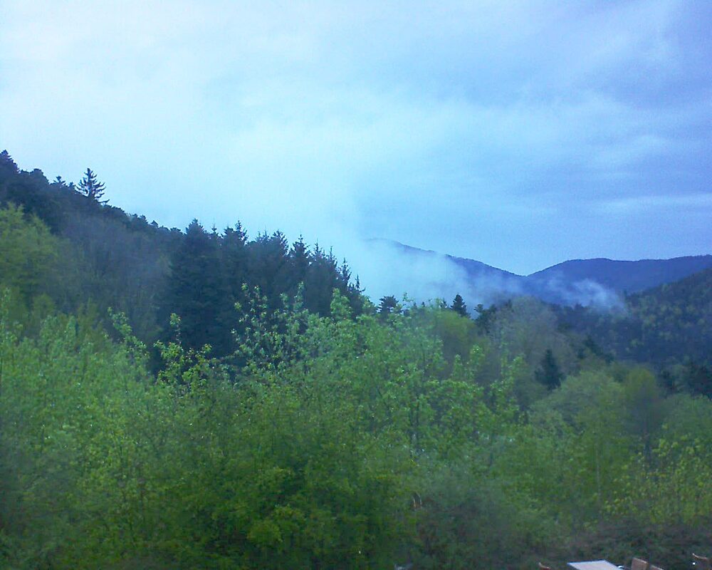 Le petit ballon vu depuis le Domaine Langmatt à Murbach le 28.04.2024 à 20:00 Le petit ballon (Alsace, Vosges) le 28.04.2024 à 20:00