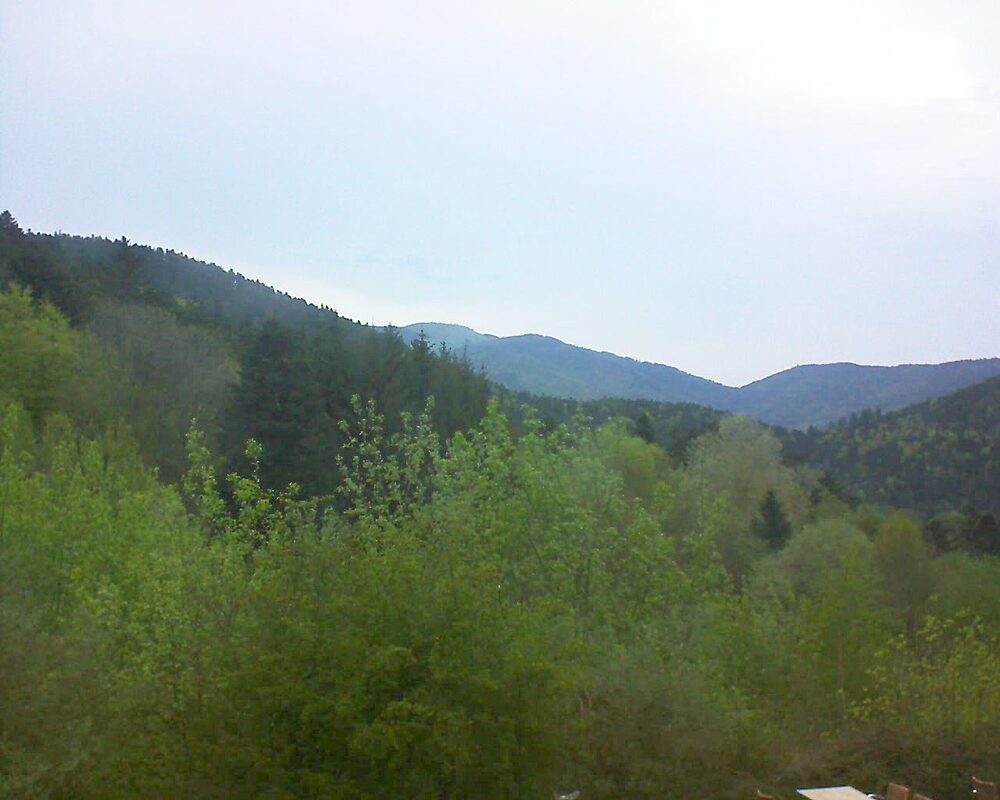 Le petit ballon vu depuis le Domaine Langmatt à Murbach le 29.04.2024 à 20:00 Le petit ballon (Alsace, Vosges) le 29.04.2024 à 20:00
