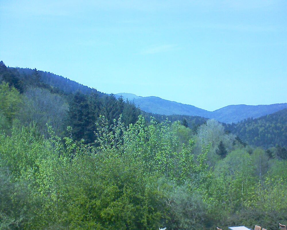 Le petit ballon vu depuis le Domaine Langmatt à Murbach le 30.04.2024 à 15:15 Le petit ballon (Alsace, Vosges) le 30.04.2024 à 15:15