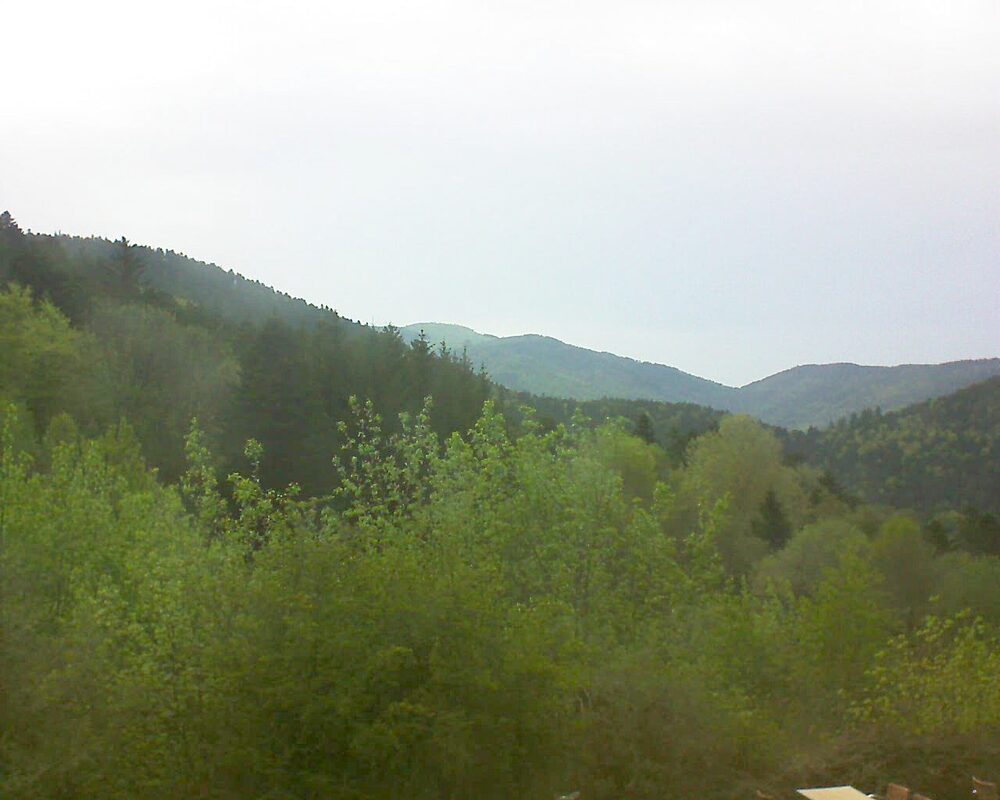 Le petit ballon vu depuis le Domaine Langmatt à Murbach le 30.04.2024 à 20:00 Le petit ballon (Alsace, Vosges) le 30.04.2024 à 20:00