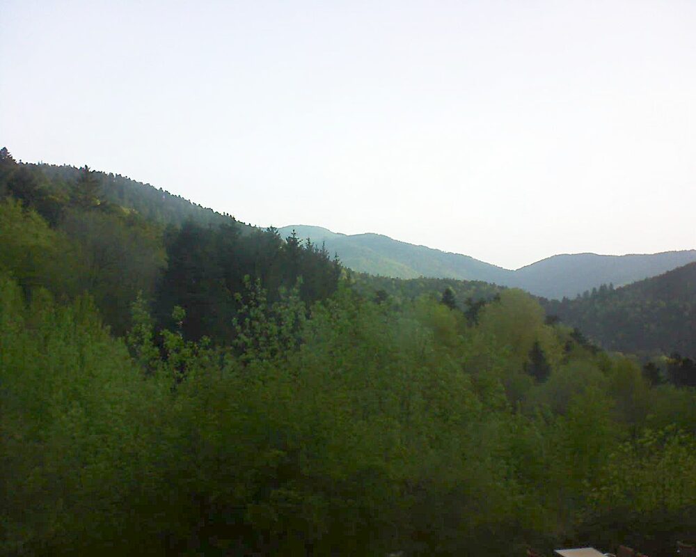 Le petit ballon vu depuis le Domaine Langmatt à Murbach le 01.05.2024 à 07:15 Le petit ballon (Alsace, Vosges) le 01.05.2024 à 07:15