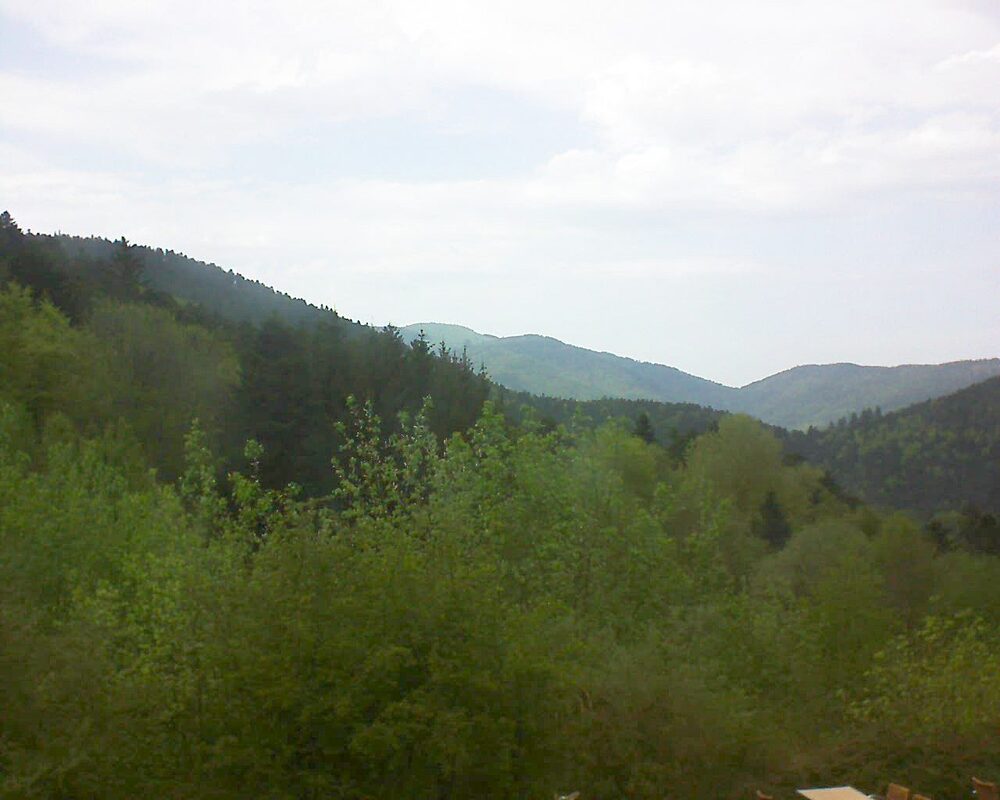Le petit ballon vu depuis le Domaine Langmatt à Murbach le 01.05.2024 à 17:45 Le petit ballon (Alsace, Vosges) le 01.05.2024 à 17:45