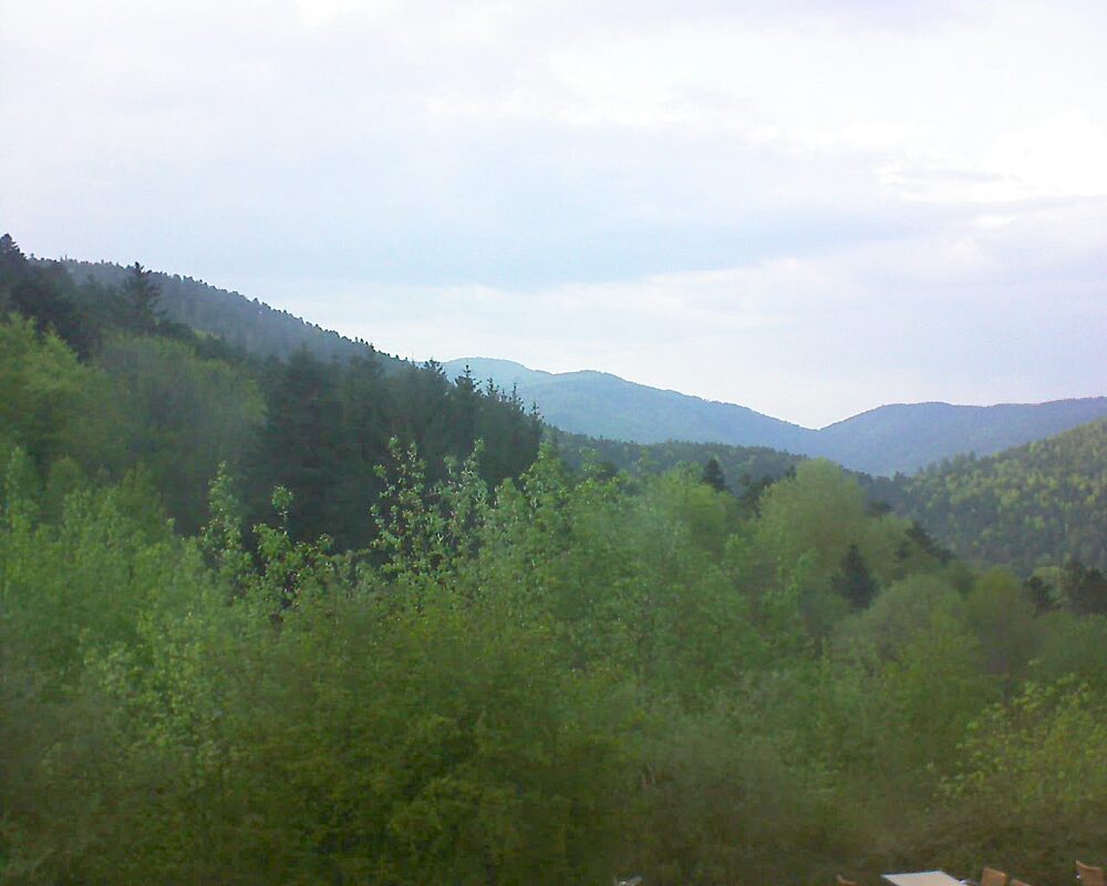 Le petit ballon vu depuis le Domaine Langmatt à Murbach le 01.05.2024 à 18:45 Le petit ballon (Alsace, Vosges) le 01.05.2024 à 18:45