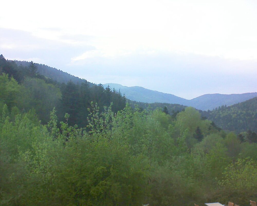 Le petit ballon vu depuis le Domaine Langmatt à Murbach le 01.05.2024 à 19:00 Le petit ballon (Alsace, Vosges) le 01.05.2024 à 19:00