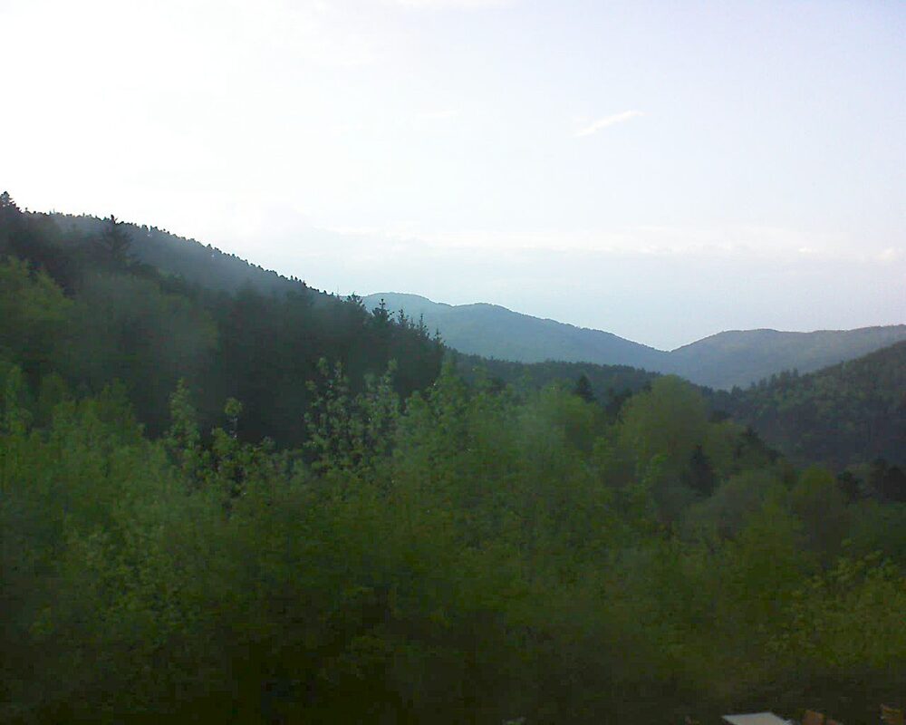 Le petit ballon vu depuis le Domaine Langmatt à Murbach le 01.05.2024 à 19:30 Le petit ballon (Alsace, Vosges) le 01.05.2024 à 19:30