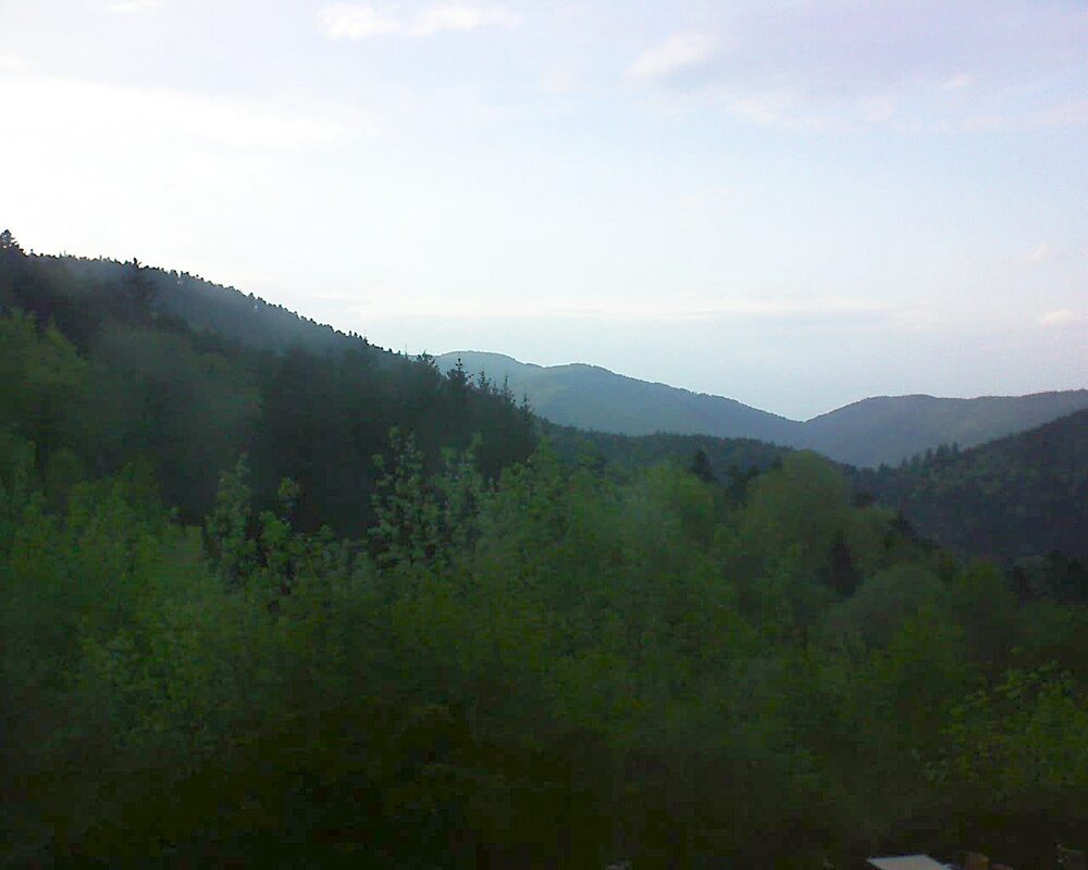 Le petit ballon vu depuis le Domaine Langmatt à Murbach le 01.05.2024 à 19:45 Le petit ballon (Alsace, Vosges) le 01.05.2024 à 19:45