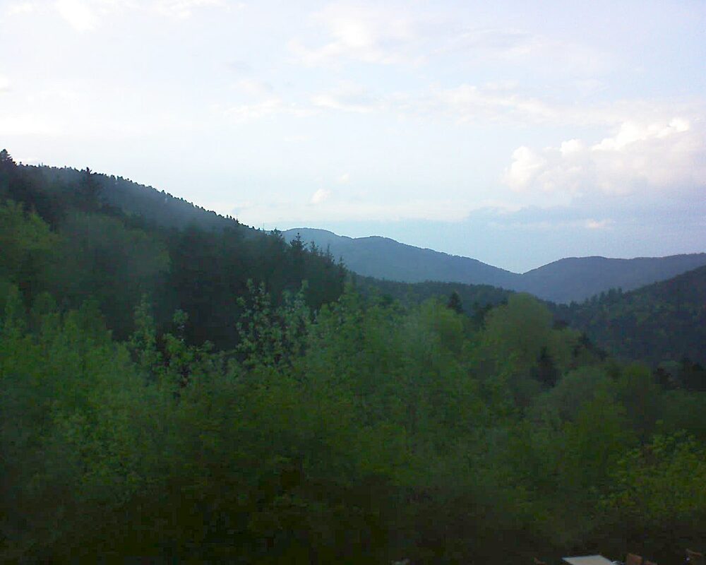 Le petit ballon vu depuis le Domaine Langmatt à Murbach le 01.05.2024 à 20:00 Le petit ballon (Alsace, Vosges) le 01.05.2024 à 20:00