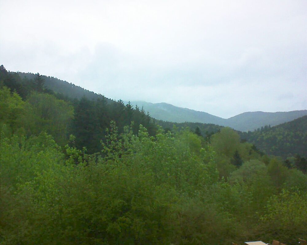Le petit ballon vu depuis le Domaine Langmatt à Murbach le 02.05.2024 à 20:00 Le petit ballon (Alsace, Vosges) le 02.05.2024 à 20:00