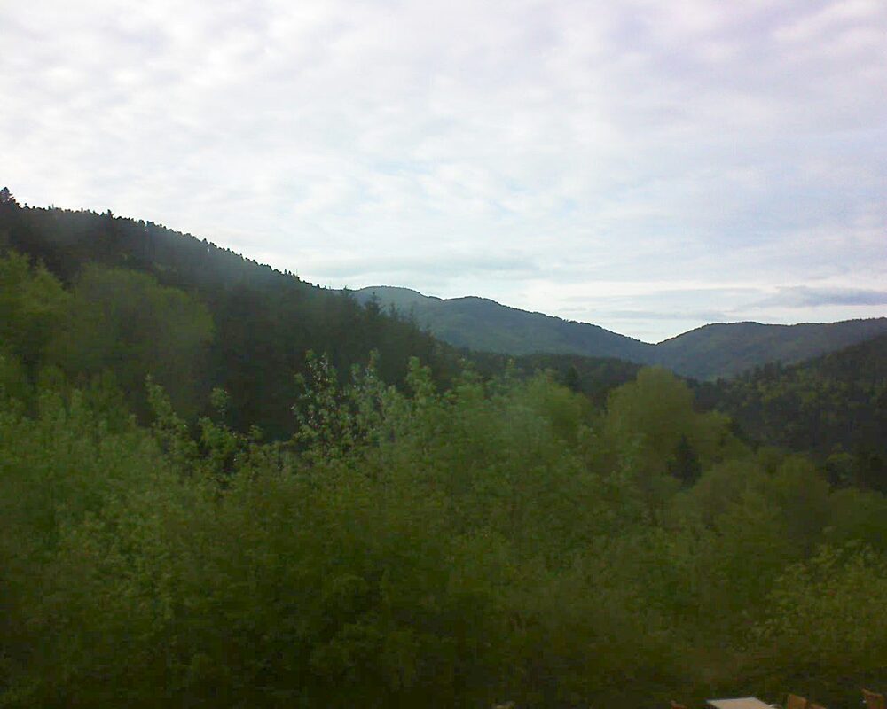 Le petit ballon vu depuis le Domaine Langmatt à Murbach le 03.05.2024 à 19:15 Le petit ballon (Alsace, Vosges) le 03.05.2024 à 19:15