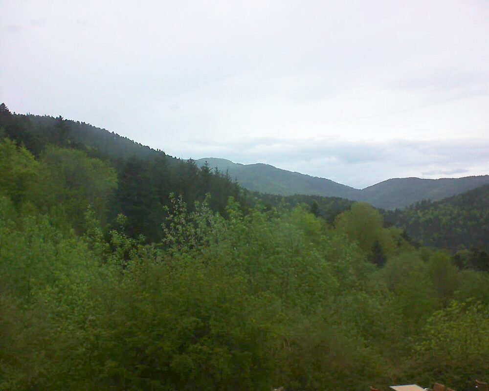 Le petit ballon vu depuis le Domaine Langmatt à Murbach le 04.05.2024 à 19:45 Le petit ballon (Alsace, Vosges) le 04.05.2024 à 19:45