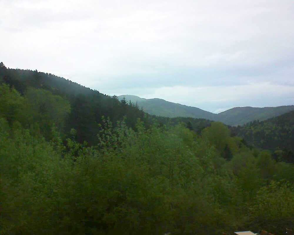 Le petit ballon vu depuis le Domaine Langmatt à Murbach le 04.05.2024 à 20:00 Le petit ballon (Alsace, Vosges) le 04.05.2024 à 20:00