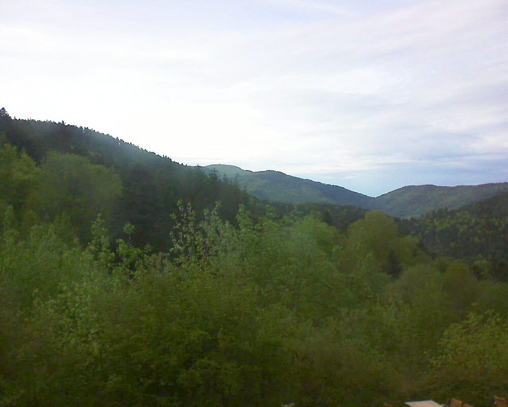 Le petit ballon vu depuis le Domaine Langmatt à Murbach le 05.05.2024 à 18:45 Le petit ballon (Alsace, Vosges) le 05.05.2024 à 18:45