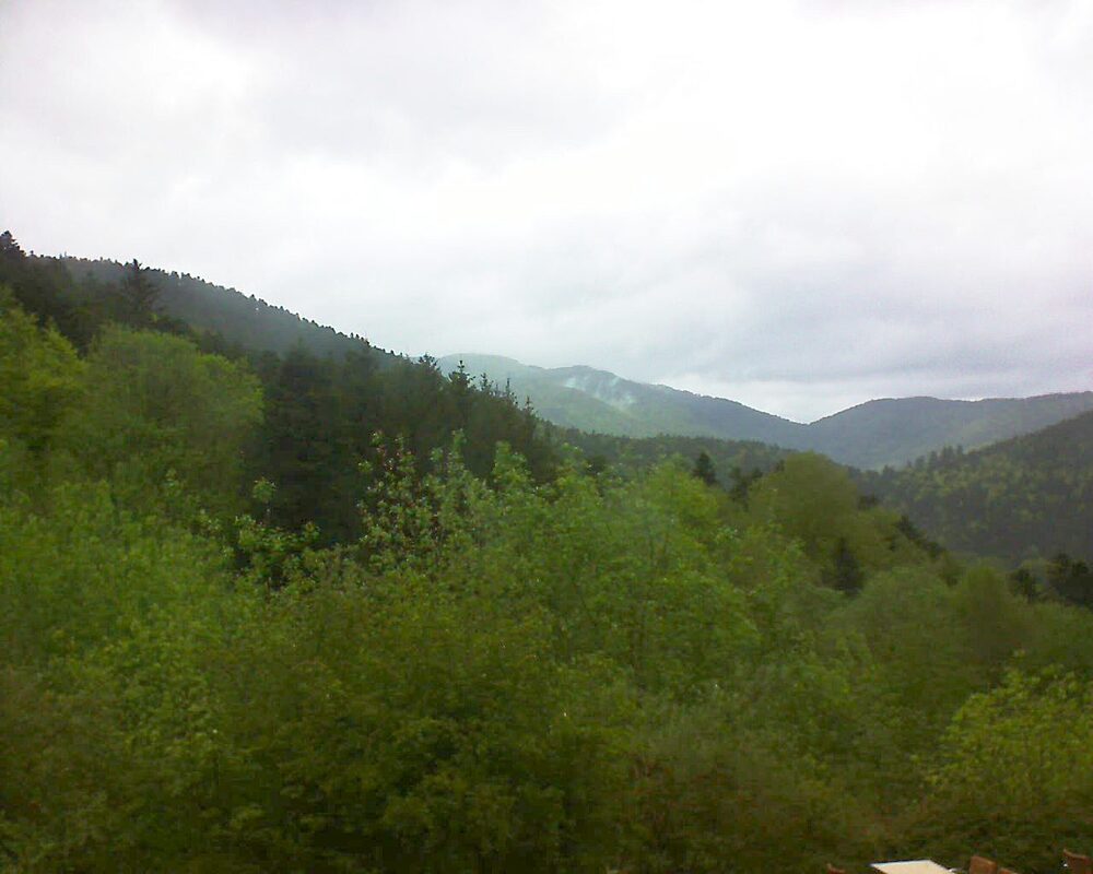 Le petit ballon vu depuis le Domaine Langmatt à Murbach le 06.05.2024 à 16:00 Le petit ballon (Alsace, Vosges) le 06.05.2024 à 16:00