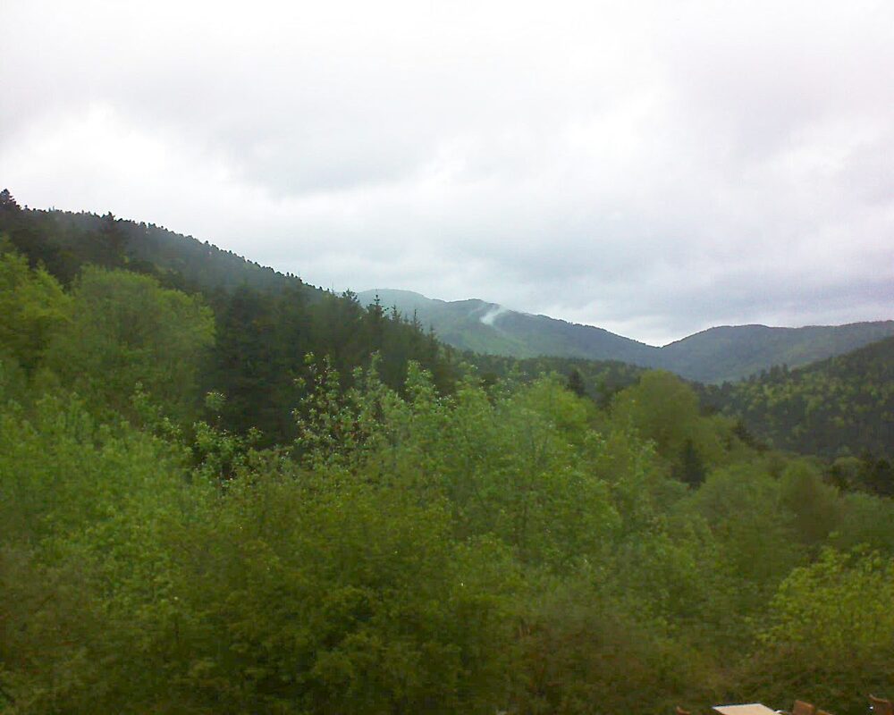 Le petit ballon vu depuis le Domaine Langmatt à Murbach le 06.05.2024 à 16:15 Le petit ballon (Alsace, Vosges) le 06.05.2024 à 16:15