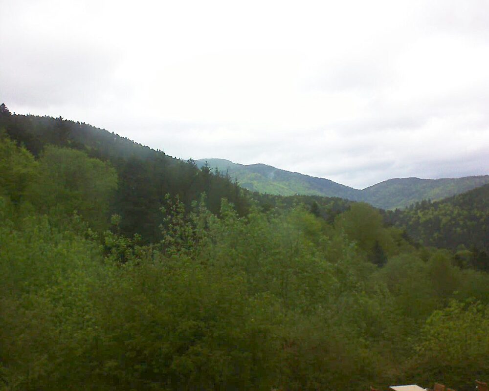 Le petit ballon vu depuis le Domaine Langmatt à Murbach le 06.05.2024 à 16:30 Le petit ballon (Alsace, Vosges) le 06.05.2024 à 16:30
