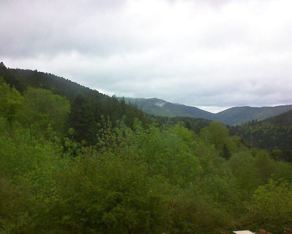 Le petit ballon vu depuis le Domaine Langmatt à Murbach le 06.05.2024 à 17:30 Le petit ballon (Alsace, Vosges) le 06.05.2024 à 17:30