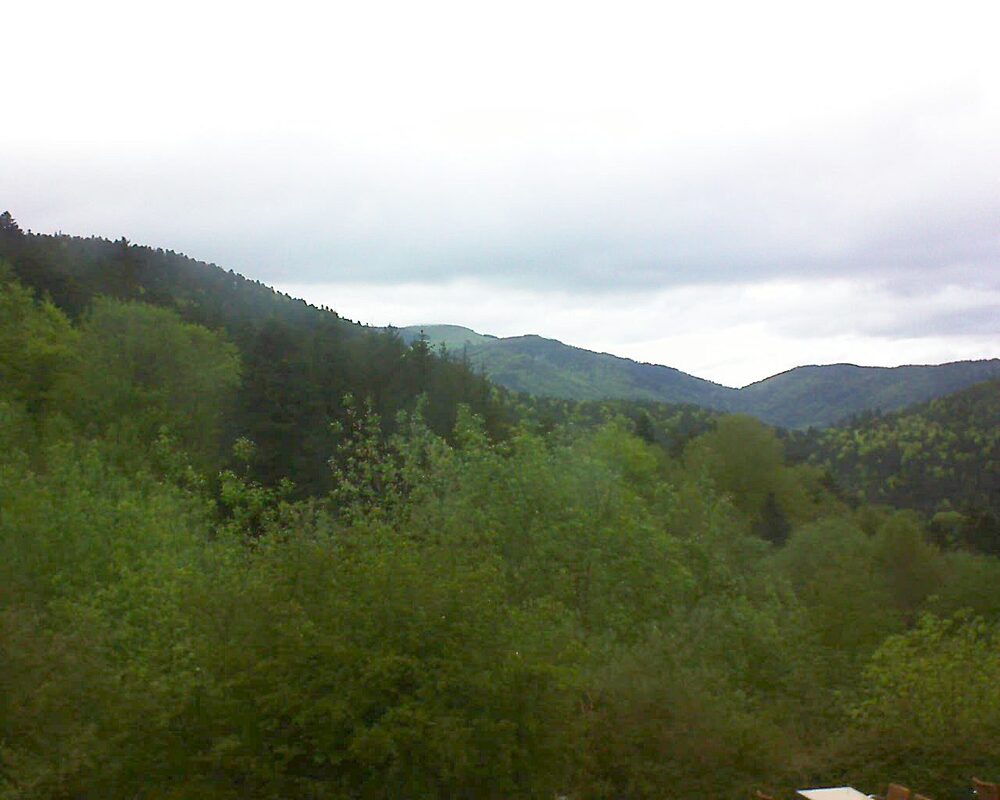 Le petit ballon vu depuis le Domaine Langmatt à Murbach le 06.05.2024 à 19:00 Le petit ballon (Alsace, Vosges) le 06.05.2024 à 19:00