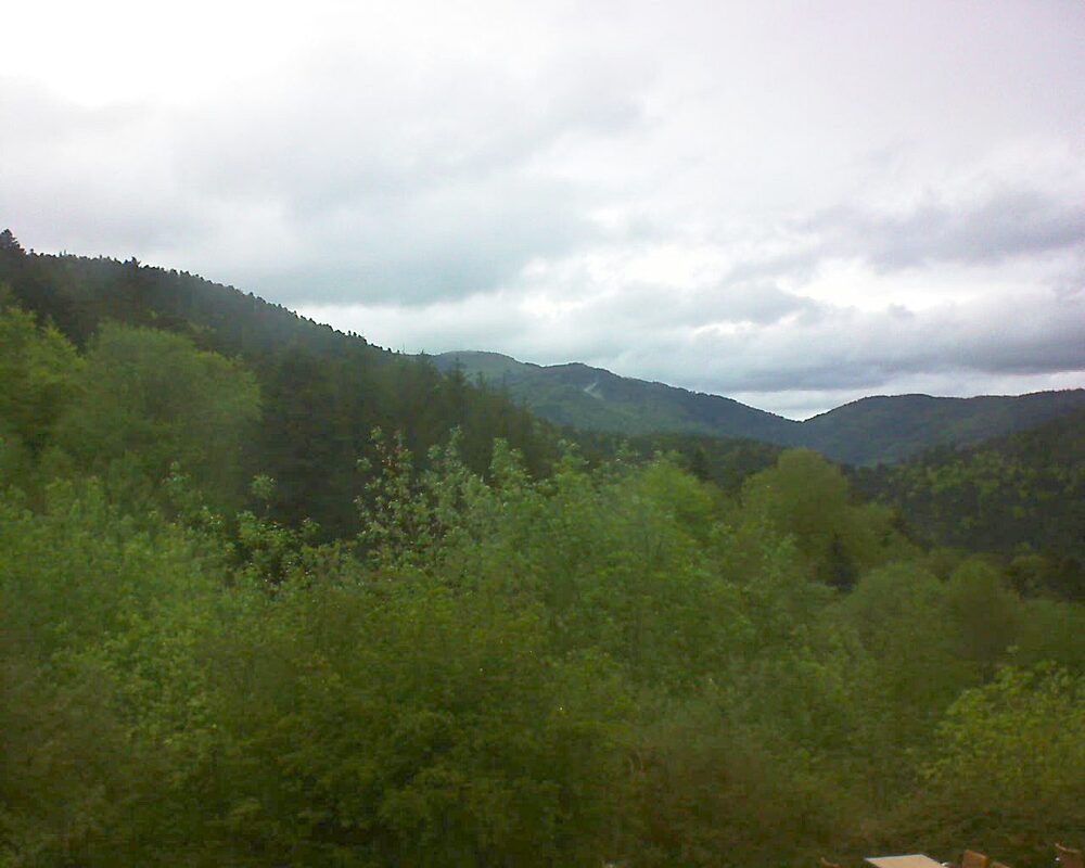 Le petit ballon vu depuis le Domaine Langmatt à Murbach le 06.05.2024 à 19:30 Le petit ballon (Alsace, Vosges) le 06.05.2024 à 19:30