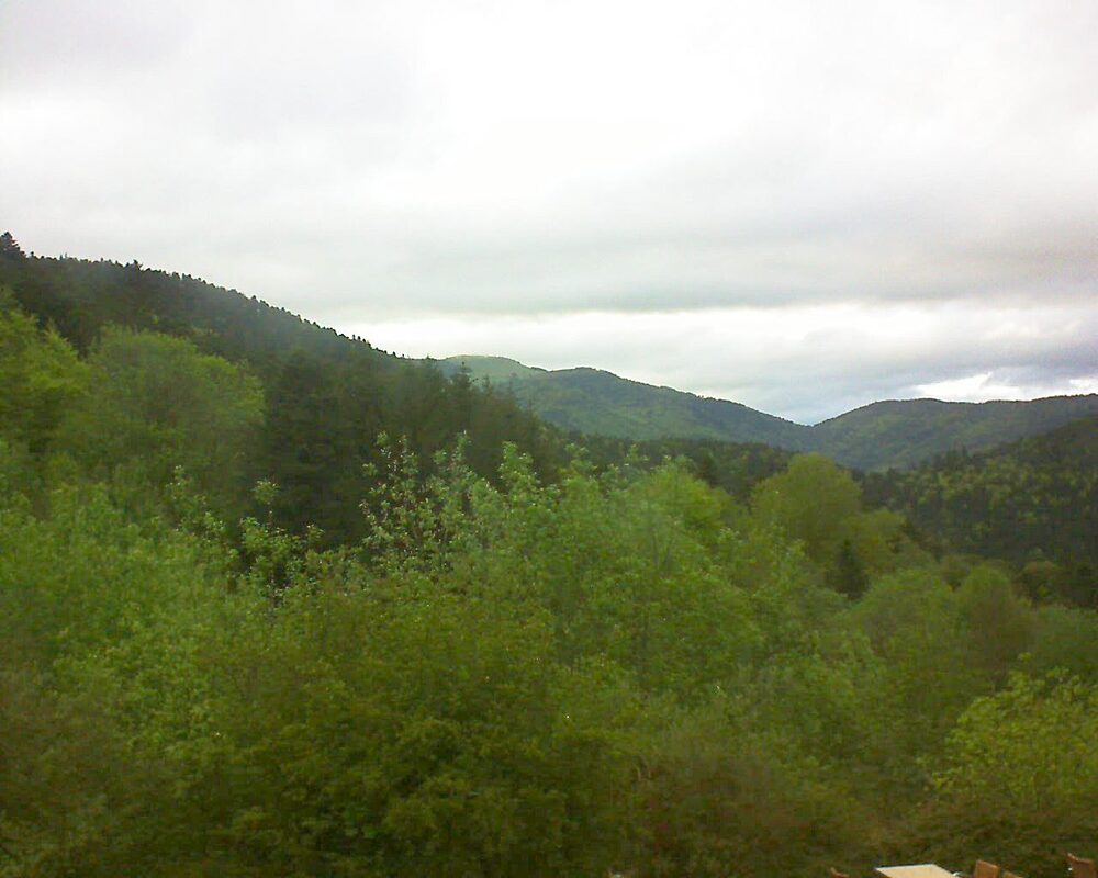 Le petit ballon vu depuis le Domaine Langmatt à Murbach le 06.05.2024 à 20:00 Le petit ballon (Alsace, Vosges) le 06.05.2024 à 20:00