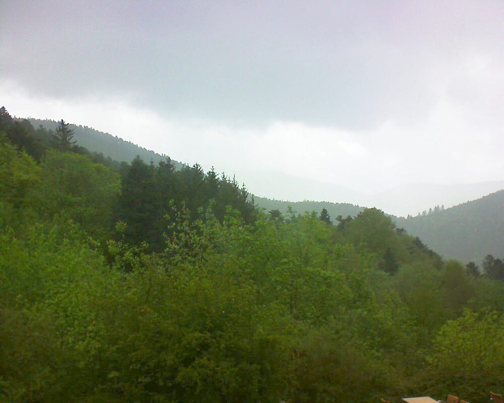 Le petit ballon vu depuis le Domaine Langmatt à Murbach le 07.05.2024 à 16:30 Le petit ballon (Alsace, Vosges) le 07.05.2024 à 16:30