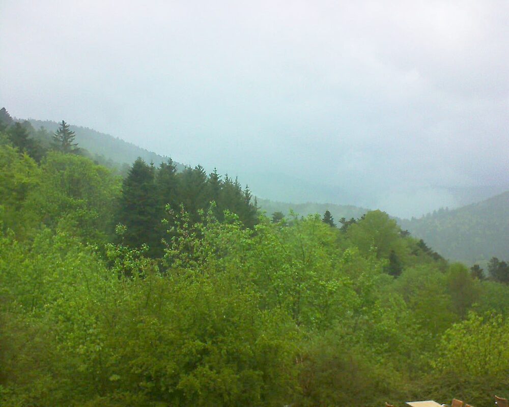 Le petit ballon vu depuis le Domaine Langmatt à Murbach le 07.05.2024 à 19:15 Le petit ballon (Alsace, Vosges) le 07.05.2024 à 19:15