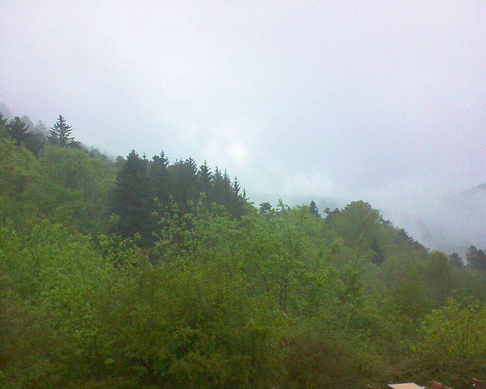 Le petit ballon vu depuis le Domaine Langmatt à Murbach le 07.05.2024 à 19:30 Le petit ballon (Alsace, Vosges) le 07.05.2024 à 19:30