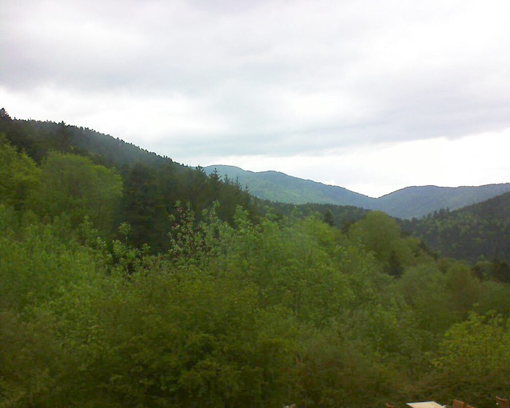 Le petit ballon vu depuis le Domaine Langmatt à Murbach le 08.05.2024 à 14:00 Le petit ballon (Alsace, Vosges) le 08.05.2024 à 14:00