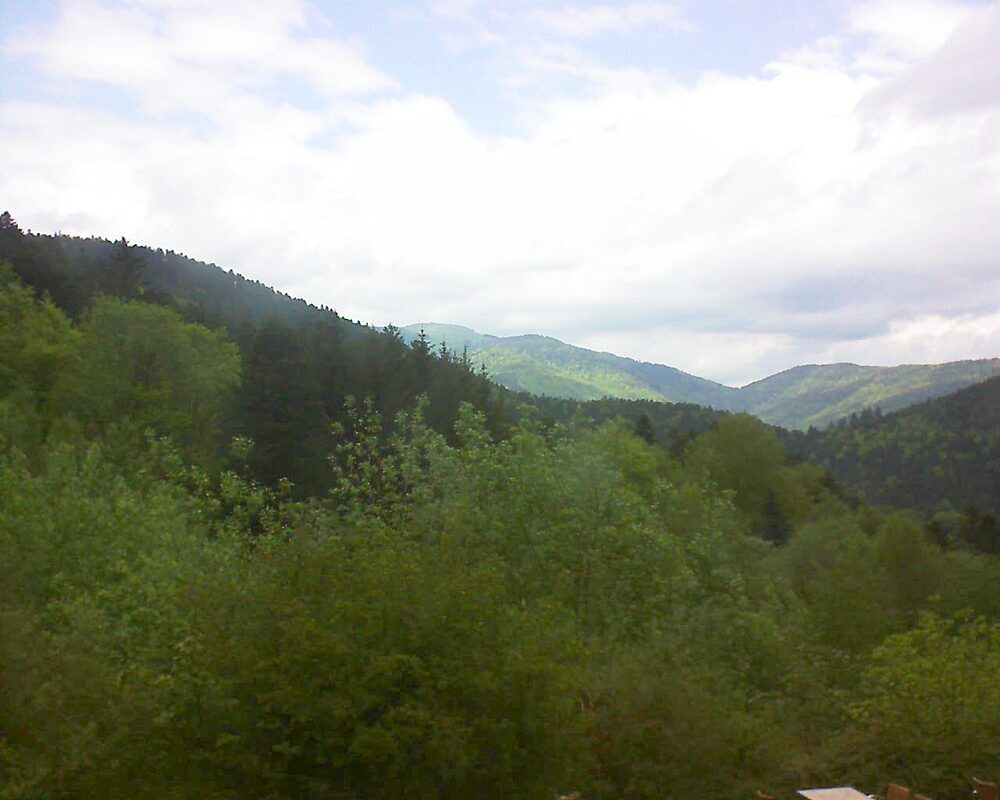 Le petit ballon vu depuis le Domaine Langmatt à Murbach le 08.05.2024 à 15:00 Le petit ballon (Alsace, Vosges) le 08.05.2024 à 15:00