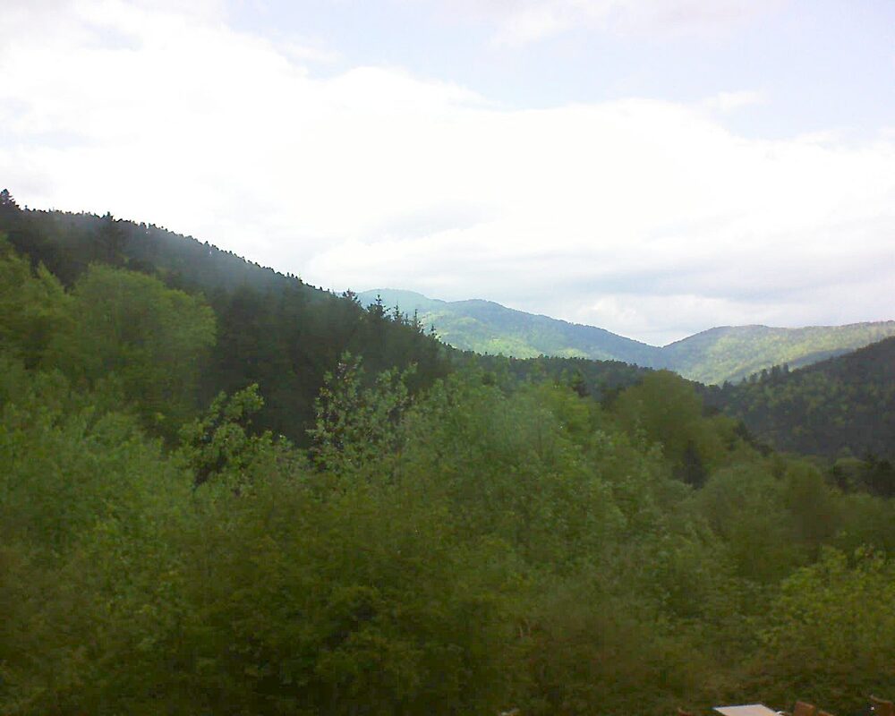 Le petit ballon vu depuis le Domaine Langmatt à Murbach le 08.05.2024 à 16:45 Le petit ballon (Alsace, Vosges) le 08.05.2024 à 16:45