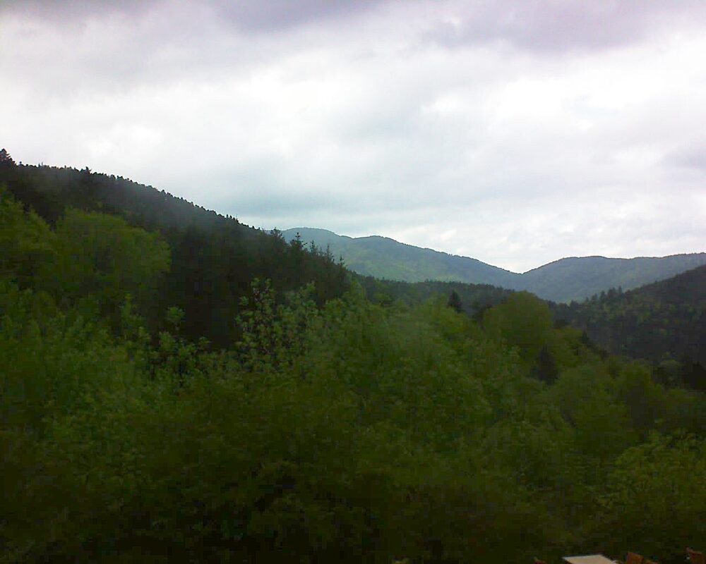 Le petit ballon vu depuis le Domaine Langmatt à Murbach le 08.05.2024 à 17:15 Le petit ballon (Alsace, Vosges) le 08.05.2024 à 17:15