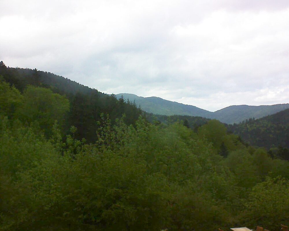 Le petit ballon vu depuis le Domaine Langmatt à Murbach le 08.05.2024 à 17:30 Le petit ballon (Alsace, Vosges) le 08.05.2024 à 17:30