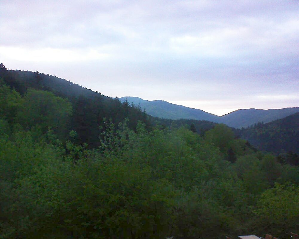 Le petit ballon vu depuis le Domaine Langmatt à Murbach le 08.05.2024 à 20:45 Le petit ballon (Alsace, Vosges) le 08.05.2024 à 20:45