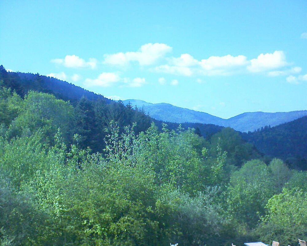 Le petit ballon vu depuis le Domaine Langmatt à Murbach le 09.05.2024 à 17:00 Le petit ballon (Alsace, Vosges) le 09.05.2024 à 17:00