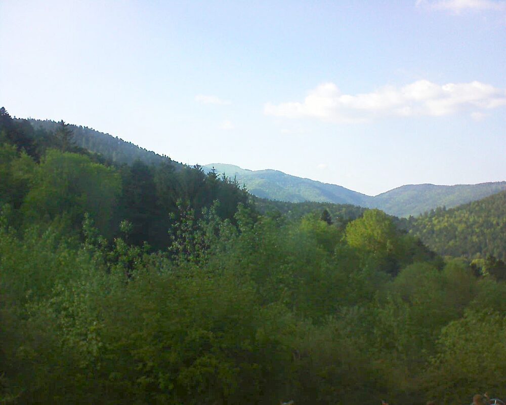 Le petit ballon vu depuis le Domaine Langmatt à Murbach le 09.05.2024 à 18:15 Le petit ballon (Alsace, Vosges) le 09.05.2024 à 18:15