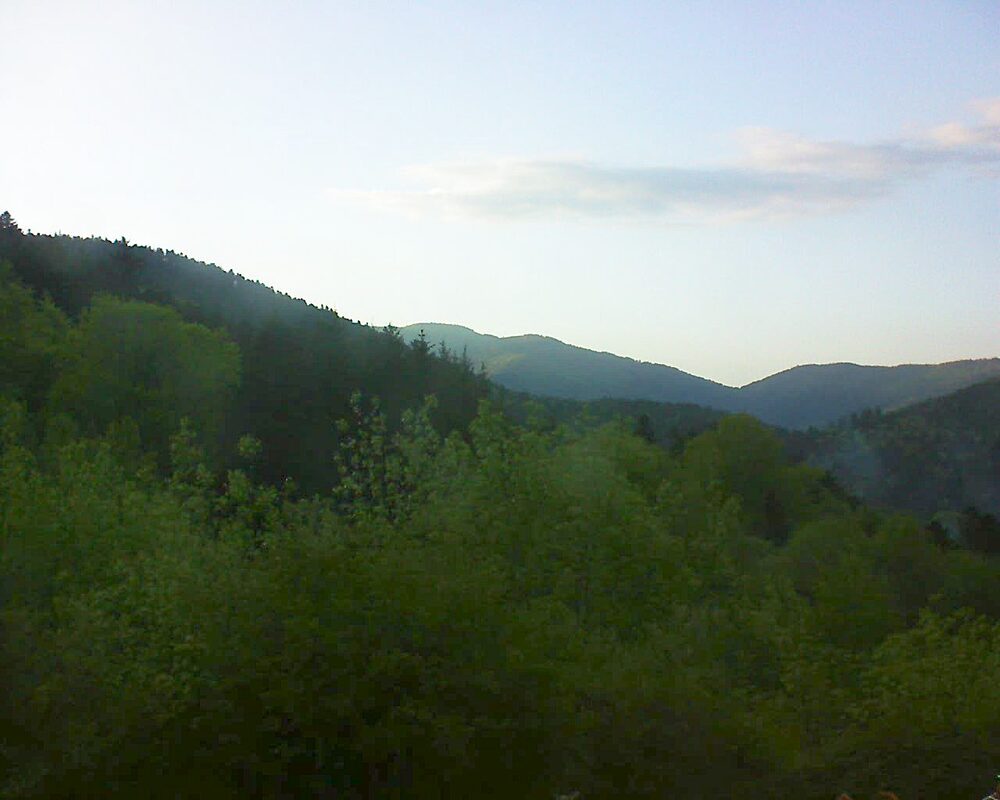 Le petit ballon vu depuis le Domaine Langmatt à Murbach le 09.05.2024 à 20:15 Le petit ballon (Alsace, Vosges) le 09.05.2024 à 20:15