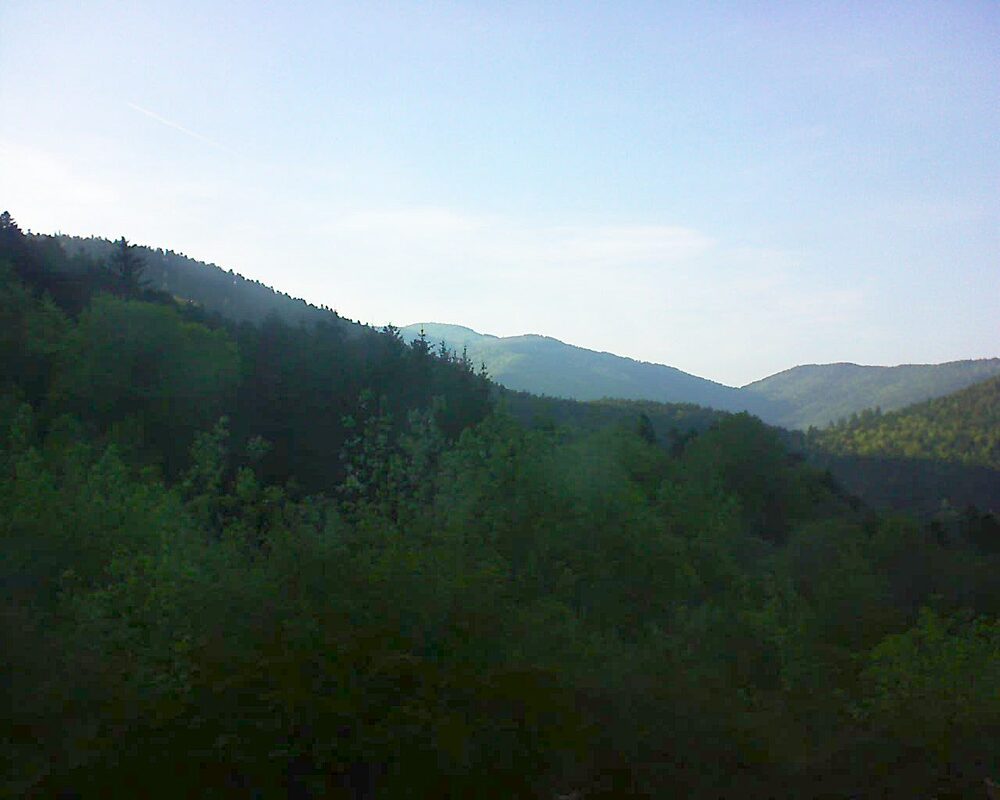 Le petit ballon vu depuis le Domaine Langmatt à Murbach le 10.05.2024 à 19:15 Le petit ballon (Alsace, Vosges) le 10.05.2024 à 19:15
